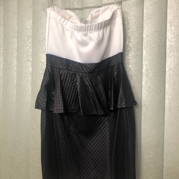 Black and White Peplum Dress - Picture 2 of 3